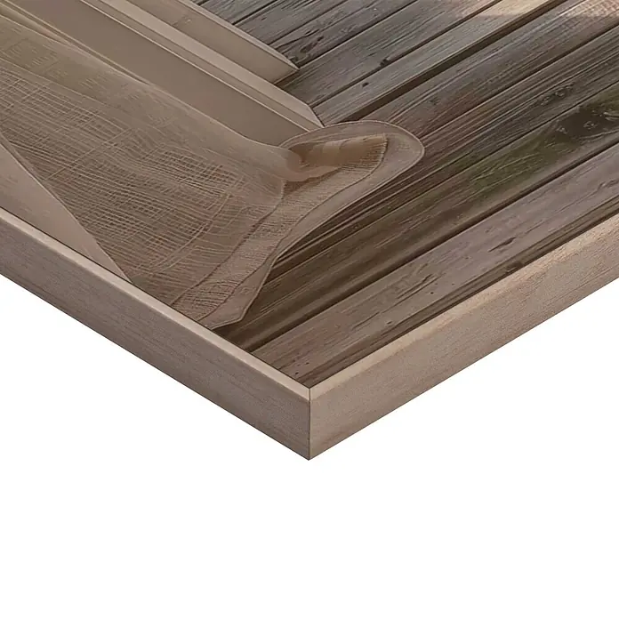 Reinders Bild Slim Frame Wood - Beach Wind, B x H: 50 x 70 cm - Hellbeige geflochtene Sonnenhutkrempe auf Holzterrasse, von hellem Holz gerahmt.
