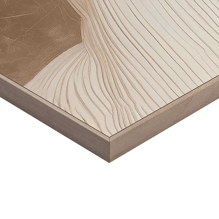 Reinders Bild Slim Frame Wood - Elegant Rider, B x H: 50 x 70 cm - Eckansicht eines gerahmten Kunstwerks mit beigen plissierten Texturen und braunem Hintergrund, in hellem Holzrahmen.