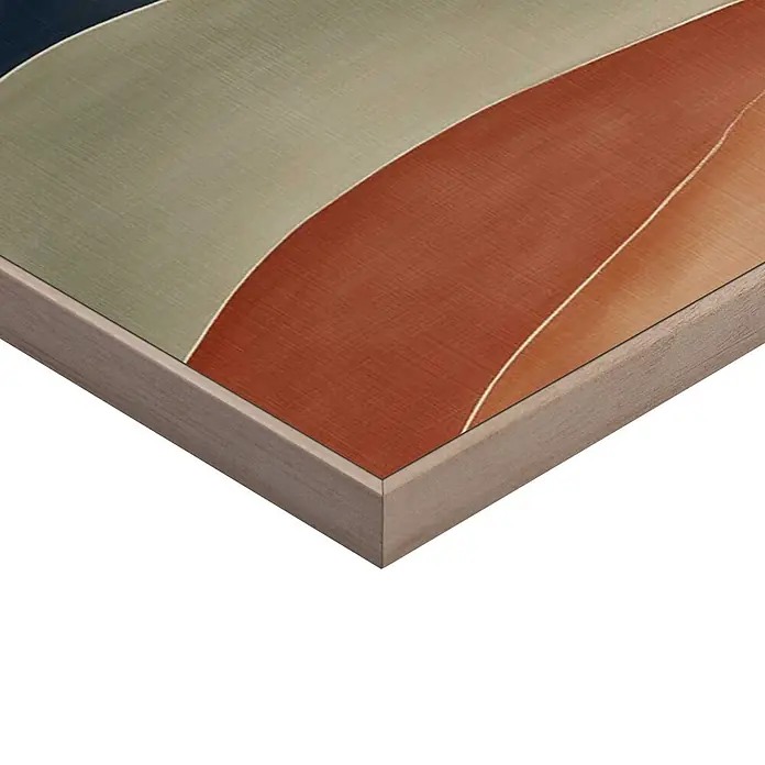 Reinders Bild Slim Frame Wood - Tropical Sunset, B x H: 50 x 70 cm - Nahaufnahme eines hellen Holzbilderrahmen mit abstraktem Kunstwerk in Blau, Grün und Orangetönen mit geschwungenen Formen.