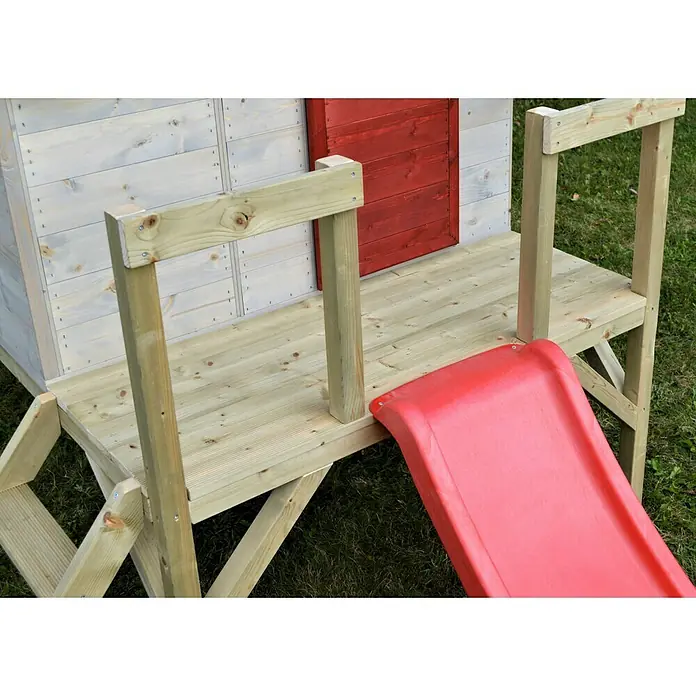 Wendi Toys Spielhaus Tiger - Glas, Natur/Rot - Nahaufnahme eines Spielhauses mit roter Rutsche und Holzdetails, perfekt für den Garten.