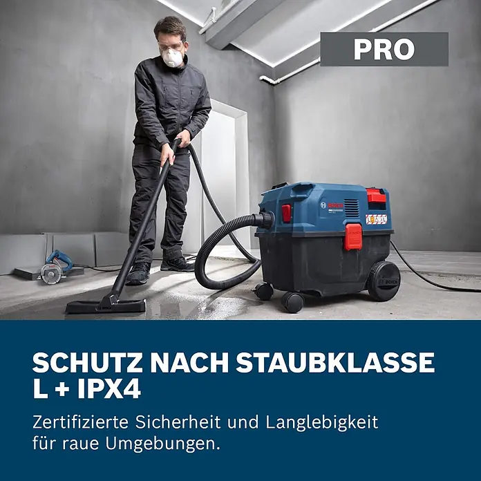Bosch Professional Elektro-Nass- & Trockensauger GAS12-25LS - 1.200 W, Behältervolumen: 25 l, Halbautomatisch - Blauer und schwarzer Bosch Industriesauger (Nass-/Trockensauger) im Einsatz auf einer Baustelle.