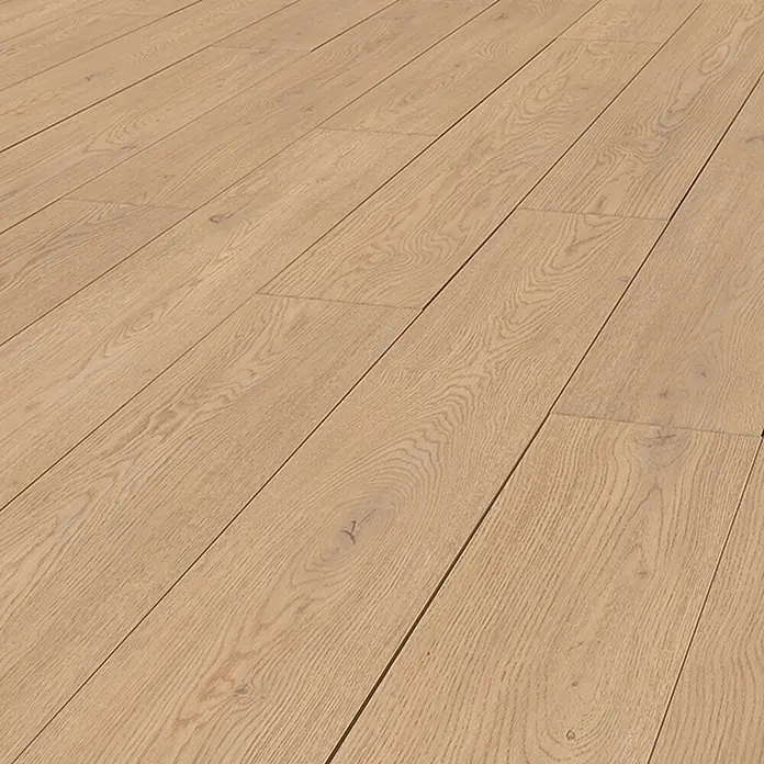 Krono Original Laminatmuster Atlantic 8 - Torro Cremona Aok, 297 x 195 x 8 mm, Landhausdiele - Helle Holzfußboden-Dielen mit natürlicher Maserung, diagonal verlegt.