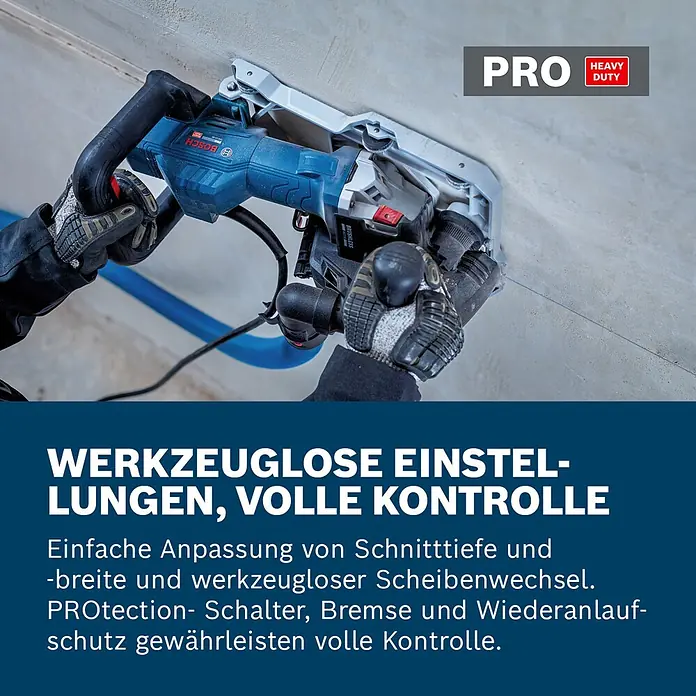 Bosch Professional Mauernutfräse GNF20-40 - 2.000 W, Durchmesser Scheibe: 150 mm - Eine Person mit Handschuhen bedient einen blauen Bosch Mauernutfräser, der eine Nut in eine hellfarbige Wand schneidet.