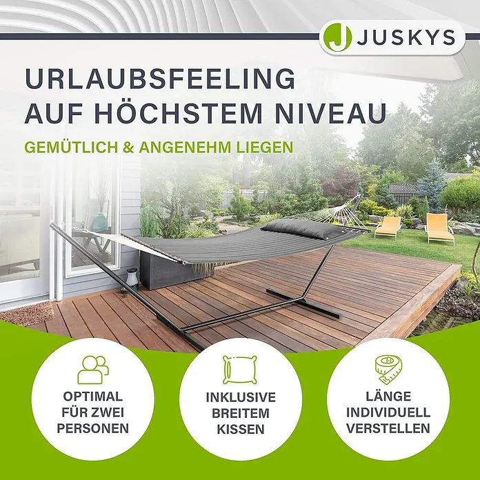 Juskys Hängematten-Set Cata - L x B x H: 360 x 140 x 115 cm, Anthrazit - Eine schwarze Hängematte mit stabilem Gestell und Kissen auf einer Holzterrasse in einem Garten, mit Pflanzen und weiteren Sitzgelegenheiten.