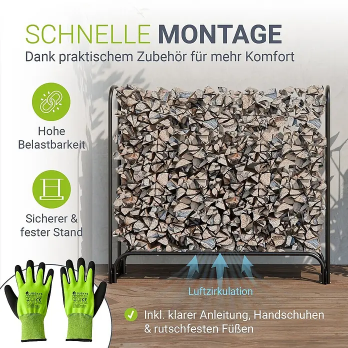 Juskys Kaminholzregal Kaminholzregal - 36 x 36 x 117 cm, Metall, Schwarz - Ein schwarzes Metall-Brennholzregal, gefüllt mit gespaltenen Holzscheiten, steht auf einer Holzterrasse. Daneben liegt ein Paar grün-schwarze Arbeitshandschuhe.