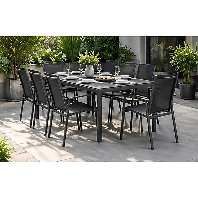 Westerholt Gartentisch - L x B x H: 150 x 90 x 74 cm, Stahl, Polywood, Rechteckig, Anthrazit - Dunkelgraues Outdoor-Essgruppe aus Metall mit rechteckigem Tisch und zehn Stühlen auf einer Terrasse.
