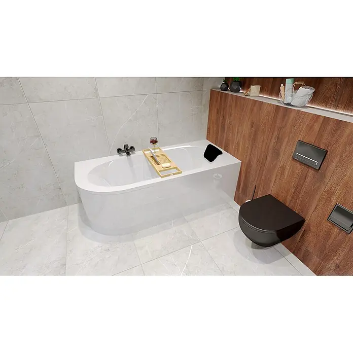 Bad Land Eckbadewanne - L x B: 150 x 75 cm, Sanitäracryl, Weiß - Modernes Bad mit weißer Badewanne und schwarzem Wand-WC, umgeben von Marmorfliesen und warmen Holzverkleidungen.