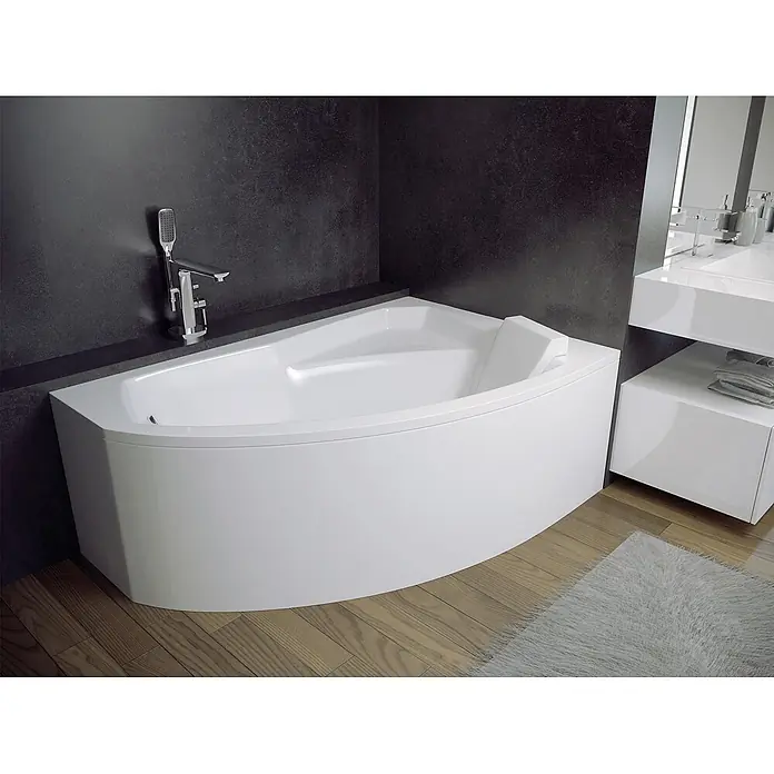 Bad Land Eckbadewanne RIMA Acryl-Eckwanne 160 x 100 cm rechts Weiß, inkl. Acrylschürze - Sanitäracryl, Weiß - Weiße Eckbadewanne mit Chromarmatur und Handbrause in modernem Badezimmer.