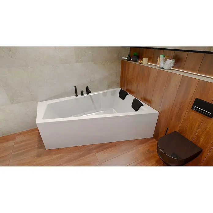 Bad Land Eckbadewanne - L x B: 150 x 85 cm, Sanitäracryl, Weiß - Weiße Eckbadewanne mit schwarzen Kopfstützen und dunklen Armaturen in einem modernen Bad mit Holz- und Fliesenoberflächen.