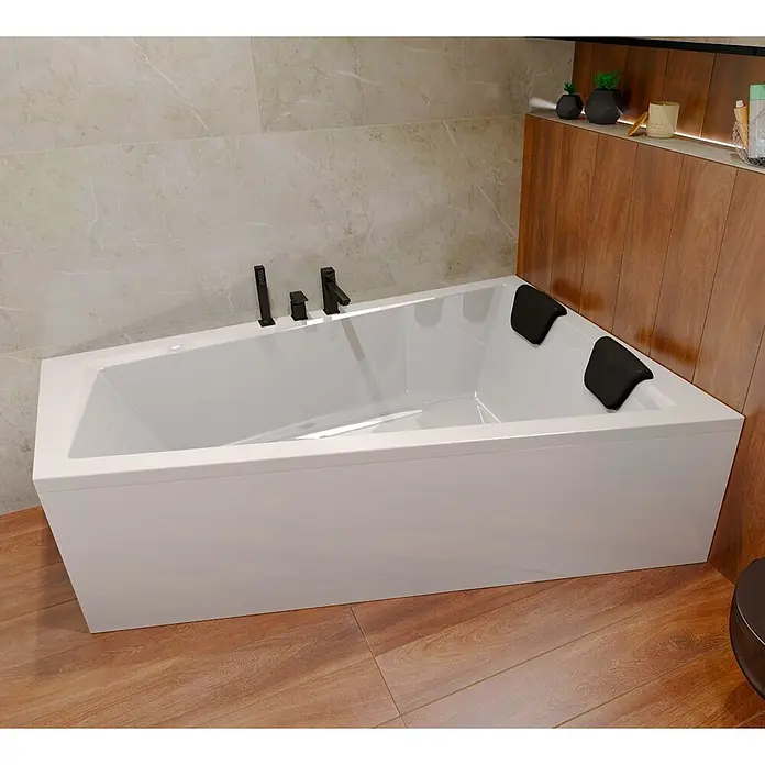 Bad Land Eckbadewanne INTIMA Acrylwanne 160 x 90 cm rechts Weiß m. Styroporverkl. - Sanitäracryl, Weiß - Weiße rechteckige Badewanne mit schwarzen Armaturen und zwei integrierten Kopfstützen, in einem modernen Badezimmer.