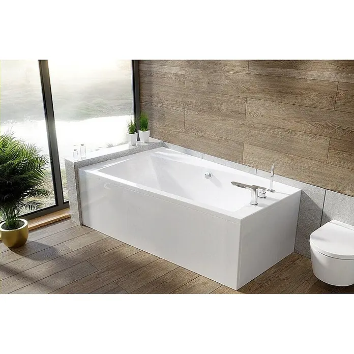 Bad Land Eckbadewanne INFINITY Acryl-Eckwanne 150 x 90 cm links Weiß - L x B: 150 x 90 cm, Sanitäracryl, Weiß - Weißer, rechteckiger Badewanne mit Chromarmatur, in einem modernen Badezimmer neben einem Fenster installiert.