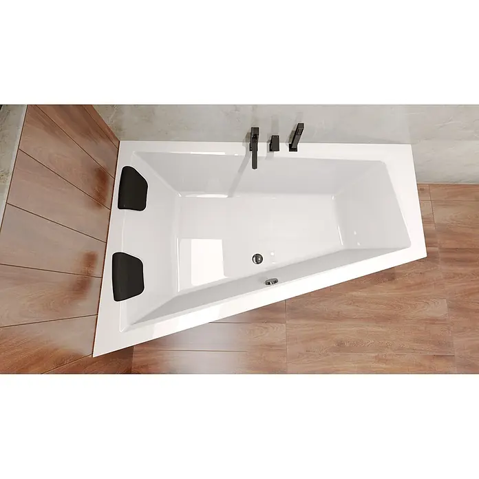 Bad Land Eckbadewanne - L x B: 160 x 90 cm, Sanitäracryl, Weiß - Weiße Eckbadewanne mit schwarzen modernen Armaturen und Handbrause im Badezimmer.