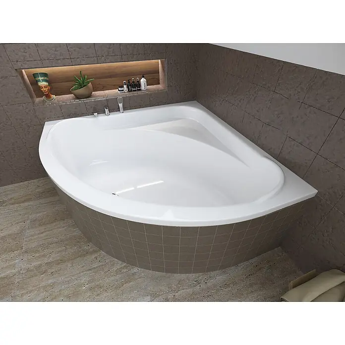 Bad Land Eckbadewanne STANDARD Acryl-Eckwanne 150 x 150 cm Weiß - Sanitäracryl, Weiß - Weiße Eckbadewanne mit gefliestem Sockel in modernem Bad mit Nische.