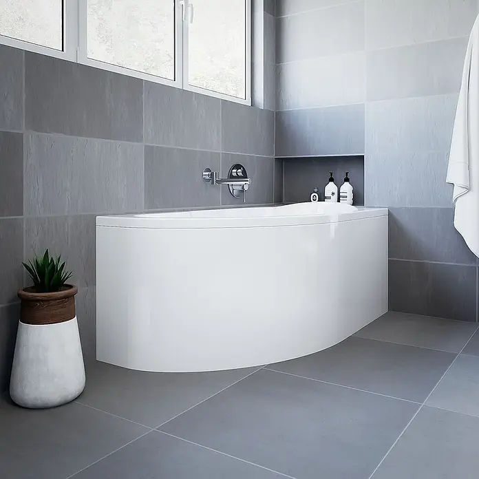 Bad Land Eckbadewanne MIKI Acryl-Eckwanne 140 x 70 cm rechts Weiß, inkl. Acrylschürze - Sanitäracryl, Weiß - Weiße geschwungene Badewanne in einem modernen Badezimmer installiert.