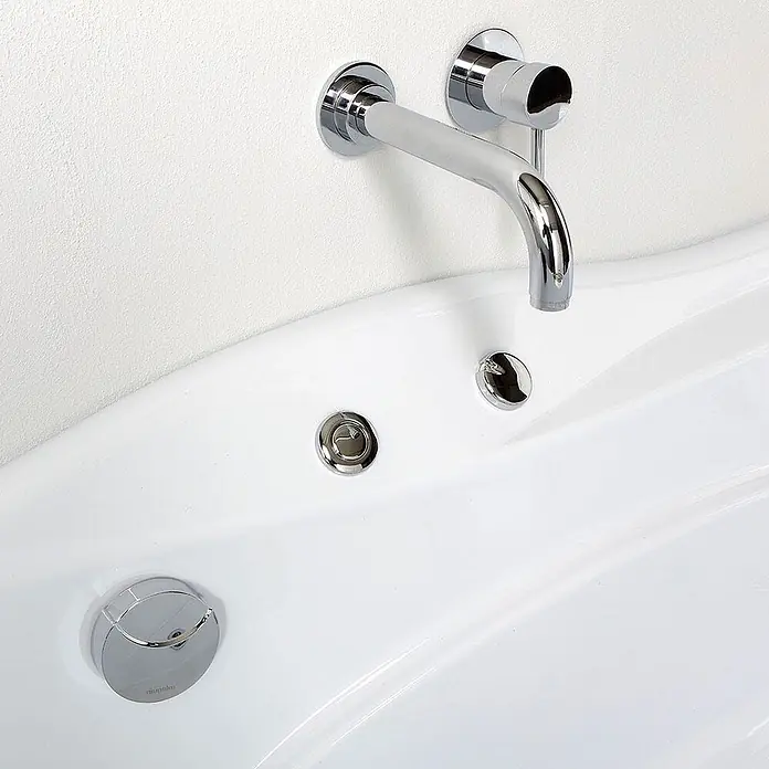 Kiamami Valentina Badewanne - 1.700 x 780 cm, ABS-Kunststoff und Acryl, Weiß - Weiße Badewanne mit wandmontierter Chromarmatur, Abfluss und Überlauf.