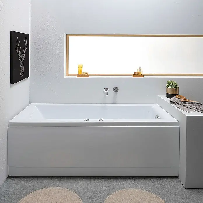 Kiamami Valentina Badewanne - 1.700 x 750 cm, Abs e Acrilico, Weiß - Weißer rechteckiger Einbau-Badewanne mit Chromarmaturen in modernem Badezimmer.
