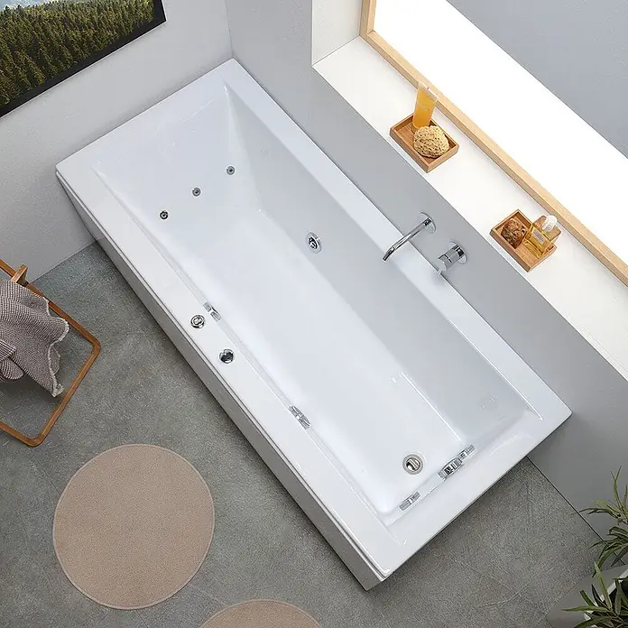 Kiamami Valentina Badewanne - 1.700 x 750 cm, ABS-Kunststoff und Acryl, Weiß - Weißer rechteckiger Whirlpool mit Chromarmaturen.