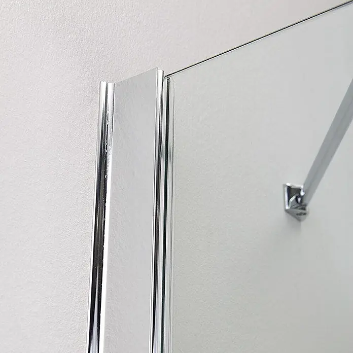 Kiamami Valentina Badewannenaufsatz - B x H: 6 x 1.400 cm, Transparent - Verchromtes Aluminiumprofil für Duschwand, mit transparenter Glasscheibe. Eine Stützstange spiegelt sich.