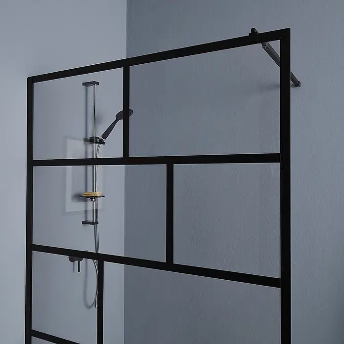 Kiamami Valentina Duschwand - B x H: 60 x 2.000 cm, Schwarz, Transparent - Schwarz gerahmte Glasduschabtrennung in einem modernen Bad, umschließt Duschkopf und Seifenschale.