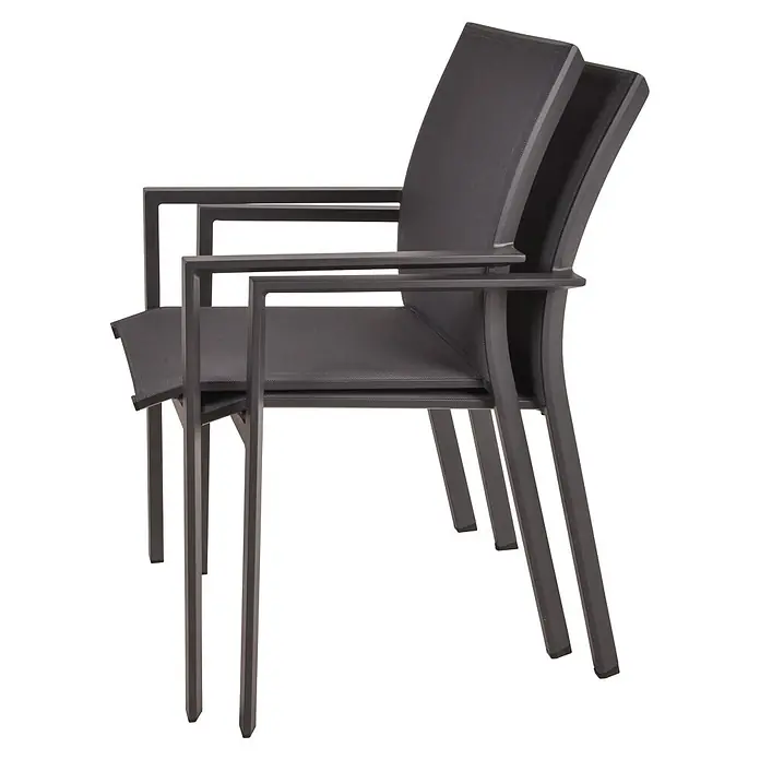 Garden Pleasure Gartenmöbel-Set Sophia - 9 -tlg., Aluminium, Polywood, Grau/Schwarz - Zwei gestapelte dunkelgraue Outdoor-Stühle mit Metallrahmen und Netzgewebe.