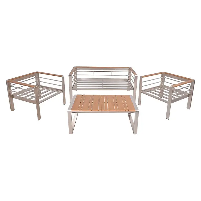 Garden Pleasure Loungemöbel-Set Florence - 4 -tlg., Aluminium, Polywood, Champagner - Gartenmöbel-Set: zwei Sessel und ein Couchtisch mit silbernen Metallrahmen und hellbraunen Holzdetails.