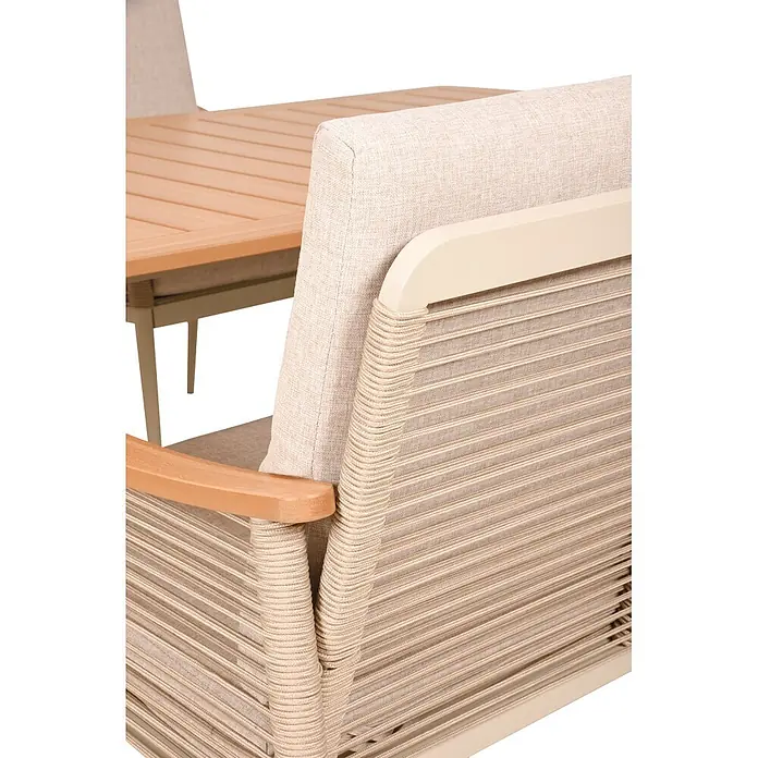 Garden Pleasure Gartenmöbel-Set Talum - 7 -tlg., Aluminium, Polywood, Beige - Nahaufnahme einer hellbeigen Gartenbestuhlung mit Seilgeflecht, Stoffkissen und Holzarmlehne neben einem Lamellenholztisch.