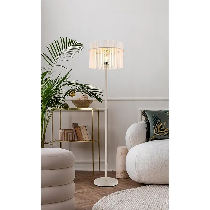 Globo Stehleuchte Gorley - 60 W, Höhe: 1.520 mm, E27 - Helle Stehlampe mit zylindrischem Lamellenschirm, spendet Umgebungslicht in einem gemütlichen Wohnzimmer.