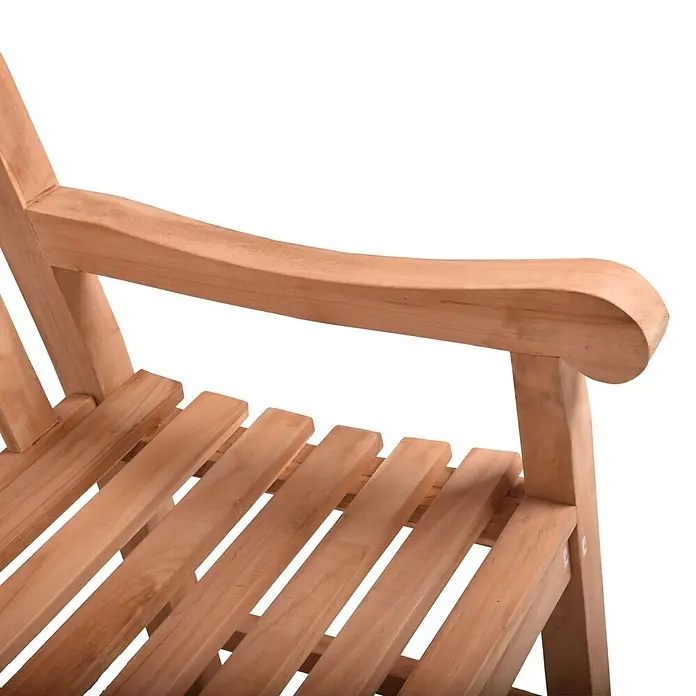 Garden Pleasure Gartenbank Pantar - B x T x H: 120 x 66 x 92 cm, Teak, Braun - Hellbraune Holzarmlehne und Lattenrostsitz einer Gartenbank oder eines Stuhls.