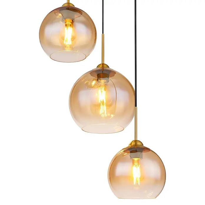 Globo Pendelleuchte Jamessa - 60 W, Ø x H: 35 x 150 cm, E27 - Drei bernsteinfarbene Pendelleuchten mit goldenen Akzenten und sichtbaren Glühfäden, hängend an schwarzen Kabeln.
