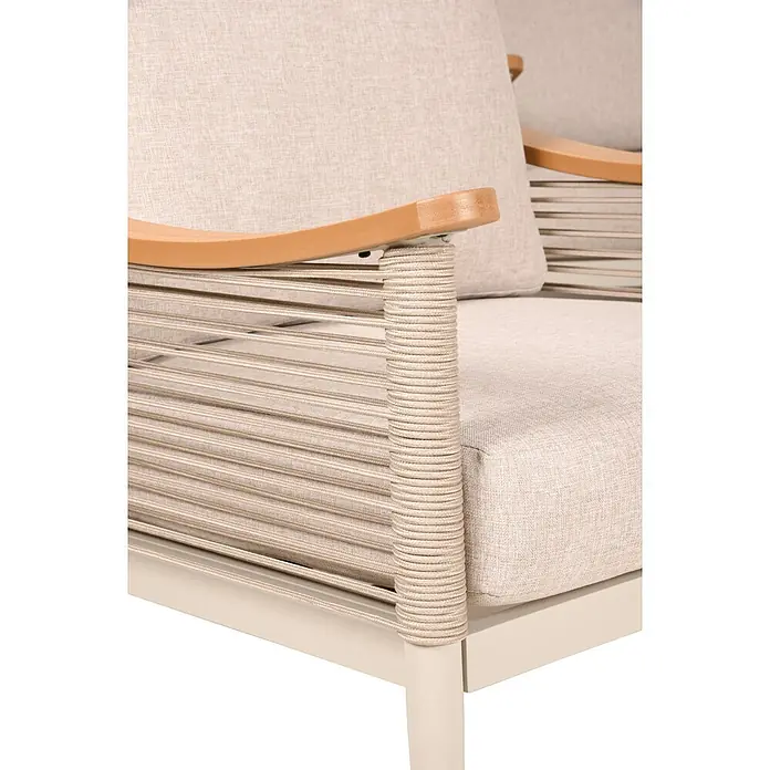 Garden Pleasure Loungemöbel-Set Tulum - 5 -tlg., Aluminium, Polywood, Textil, Beige - Beiger Sessel mit geflochtenen Seilarmlehnen und Holzoberfläche, gepolstert mit strukturiertem Stoff.
