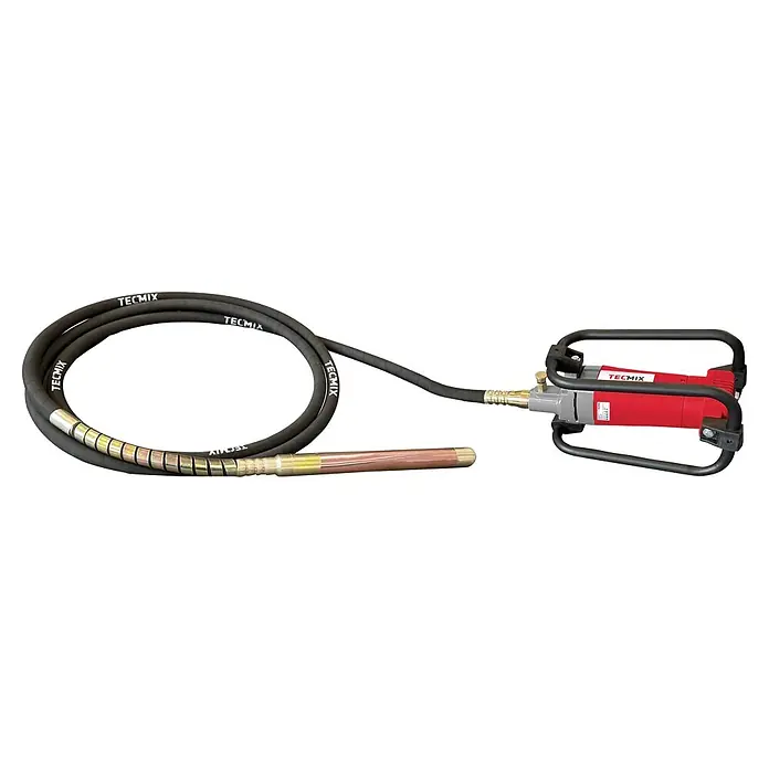 Berg Vibrador de hormigón TBR 2000 - 2.000 W, 4.000 r.p.m. - Vibrador de hormigón eléctrico rojo con asas negras, conectado a un eje flexible negro largo y una sonda metálica-cobre.