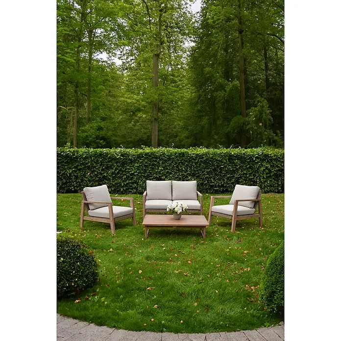 Garden Pleasure Loungemöbel-Set San Mateo - 4 -tlg., Eukalyptusholz, Kunststoffgeflecht, Polyester, Beige - Outdoor-Sitzgruppe mit hellen Polstern und Holzrahmen, bestehend aus Zweisitzer-Sofa, zwei Stühlen und Couchtisch.