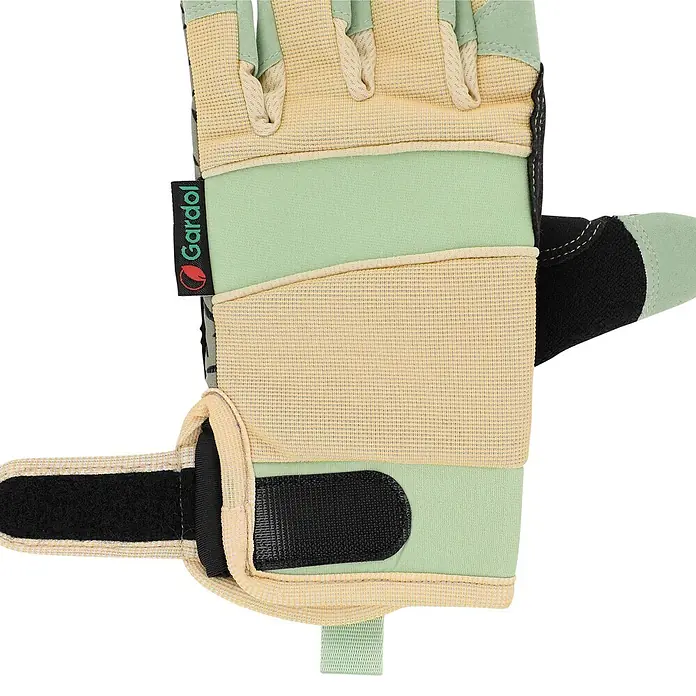Gardol Gartenhandschuhe für den Geräteeinsatz - 8, M, Mint - Ein beiger, hellgrüner und schwarzer Gardol Gartenhandschuh mit Netzrücken und verstellbarem Handgelenkriemen.