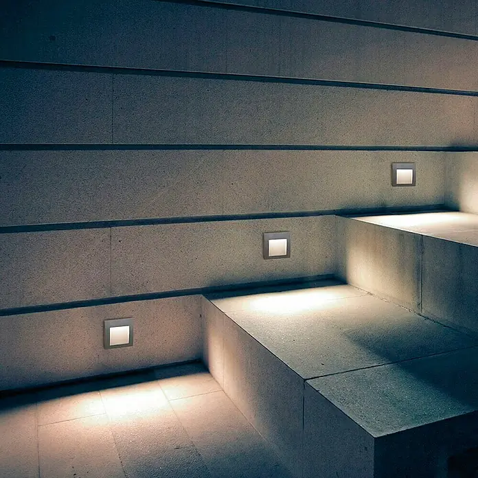 Forlight Aplique exterior LED empotrable Face - 2,5 W, 9 x 9 x 6 cm, Gris, IP65 - Luces de escalera de pared iluminan los escalones con luz cálida, mejorando la seguridad y el ambiente en áreas oscuras.
