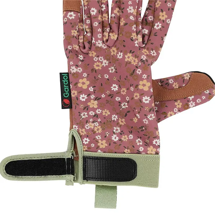 Gardol Gartenhandschuhe für Pflegearbeiten - 8, M, Lila/Braun - Florale Gartennutzhandschuhe mit braunen Akzenten, grünem Handgelenkband und Gardol-Etikett.