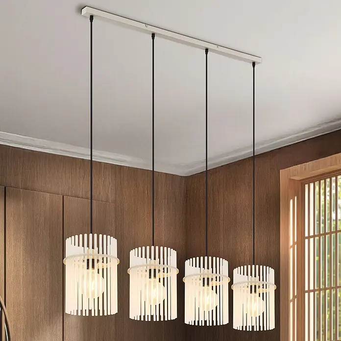 Globo LED-Pendelleuchte Gorley - 60 W, L x B x H: 110 x 20 x 110 cm, Sandfarben - Vierflammige lineare Pendelleuchte mit rechteckiger cremefarbener Deckenplatte, schwarzen Kabeln und zylindrischen Schirmen aus weißen vertikalen Lamellen.