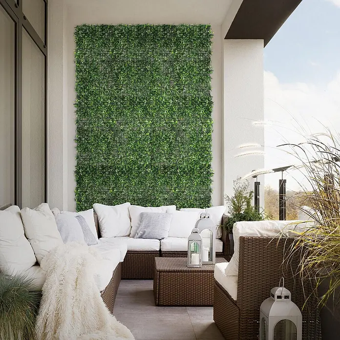ECD Germany Kunstpflanze 4er Set 50x50 Pflegeleichte Sichtschutz-Hecke Künstliche Pflanzenmatte - Höhe: 100 cm, Kunststoff - Künstliche grüne Wand, die einen großen Bereich eines Außenbalkons bedeckt und einen üppigen, pflegeleichten Sichtschutz bietet.