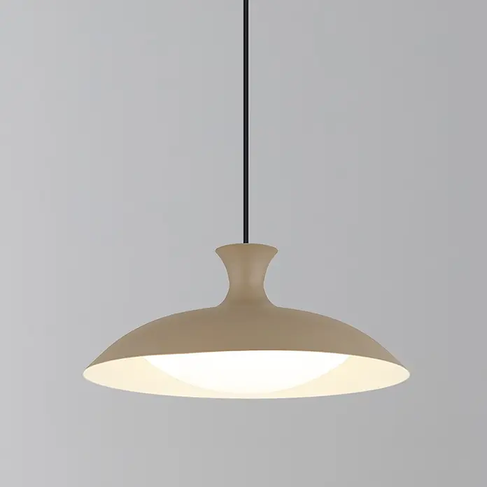 Globo LED-Pendelleuchte rund Rocha - Ø x H: 40 x 150 cm - Beigefarbene Pendelleuchte mit breitem, flachem Schirm und schwarzem Kabel, die ein sanftes Licht abgibt.