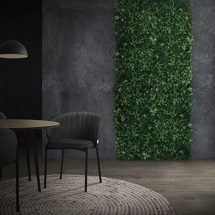 ECD Germany Kunstpflanze 4er Set 50x50 Pflegeleichte Sichtschutz-Hecke Künstliche Pflanzenmatte - Höhe: 100 cm, Kunststoff - Üppige grüne Wand aus Kunstlaub an dunkler Betonwand in modernem Essbereich.