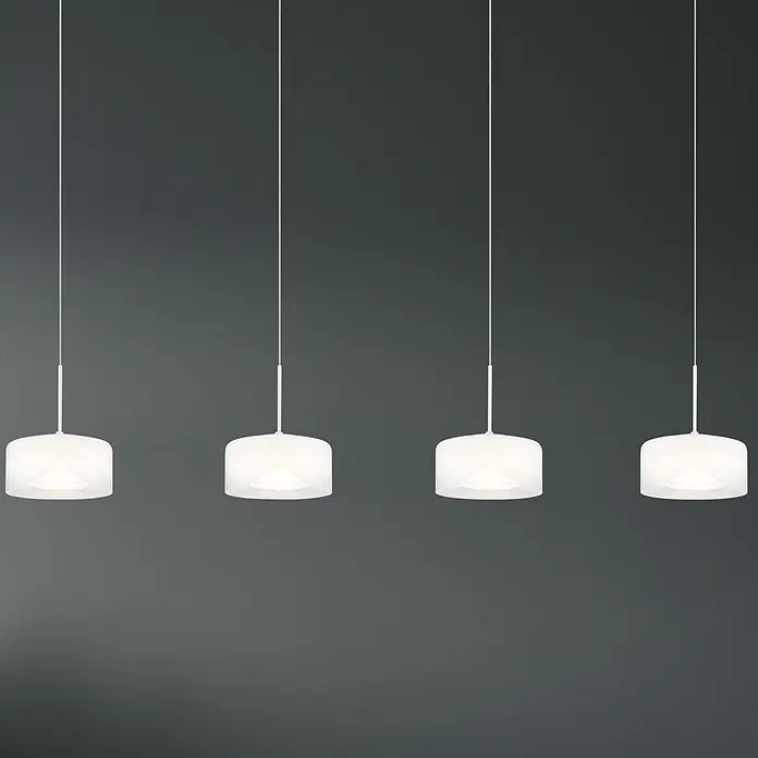 Globo LED-Pendelleuchte rund Belinda - 24 W, L x B x H: 1.050 x 150 x 1.500 mm - Vier weiße Pendelleuchten mit zylindrischen Diffusoren und internen konischen Reflektoren, von der Decke hängend.