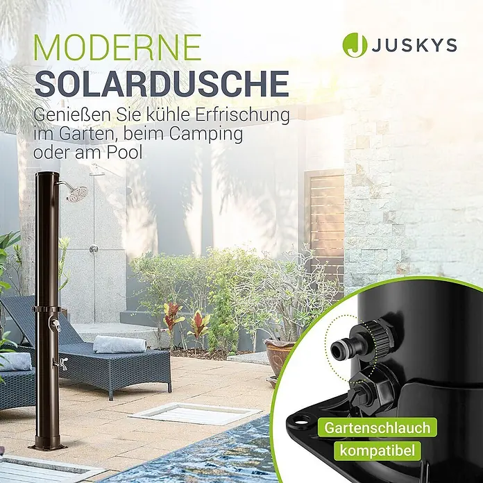 Juskys Solardusche Victoria - Höhe: 217 cm, Kunststoff, Schwarz, 35 l - Dunkelbraune Solardusche mit Duschkopf, Mischbatterie und Gartenschlauchanschluss, neben einem Pool platziert.