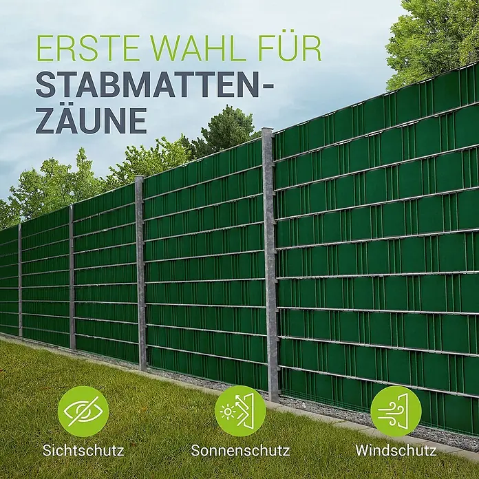 Juskys Sichtschutzelement Sichtschutzstreifen - B x H: 3.500 x 19 cm, Kunststoff, Grün - Grüner Sichtschutz für Stabmattenzäune, installiert in einem Garten.