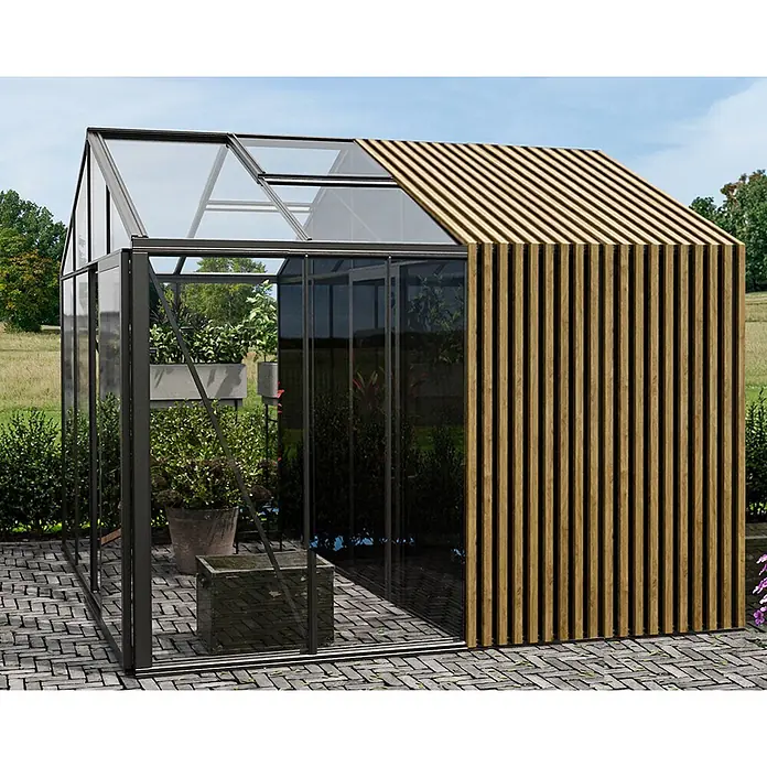 Bloomcabin Gewächshaus Aluminium Klassik mit Accoya-Fusion und mittlerem integrierten Stauraum - Außenmaß inkl. Dachüberstand (B x T): 309 x 309 cm, Material Seitenwand: Glas, 4 mm, Schwarz - Modernes Gewächshaus mit dunkel gerahmten Glasflächen und Holzlattenverkleidung, auf einer gepflasterten Terrasse.