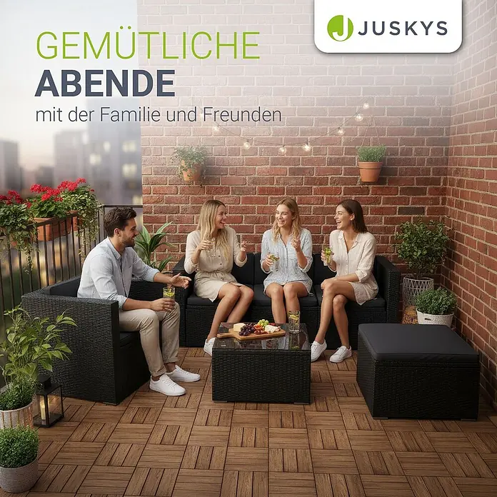 Juskys Loungemöbel-Set Punta Cana - 4 -tlg., Gestell: Stahl, pulverbeschichtet; Geflecht: Polyrattan; Sitz- und Rückenkissen: Polyester, Schaumstoff; Glasplatte: Sicherheitsglas, Farbe Geflecht: SchwarzFarbe Bezüge: DunkelgrauAnzahl Sitzplätze: 4 - 5, Schwarz - Schwarze Rattan-Loungemöbel auf einem Balkon, ideal für gemütliche Abende mit Familie und Freunden.