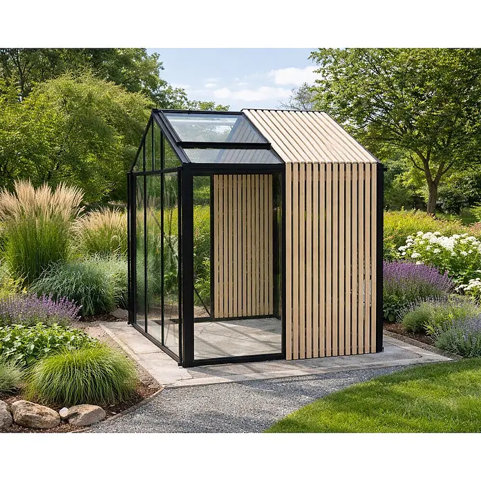 Bloomcabin Gewächshaus Aluminium Limited Edition mit Accoya-Fusion - Außenmaß inkl. Dachüberstand (B x T): 235 x 160 cm, Material Seitenwand: Glas, 4 mm, Schwarz - Modernes Gewächshaus mit schwarzem Rahmen, Glas und Holzlamellen in einem üppigen Garten.