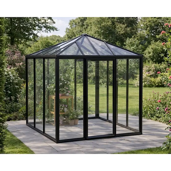 Bloomcabin Gewächshaus Aluminium Pyramide - Außenmaß inkl. Dachüberstand (B x T): 235 x 235 cm, Material Seitenwand: Glas, 4 mm, Schwarz - Schwarzmetall-Glas-Garten-Gewächshaus mit sechseckigem Dach und Schiebetür auf Steinterrasse.