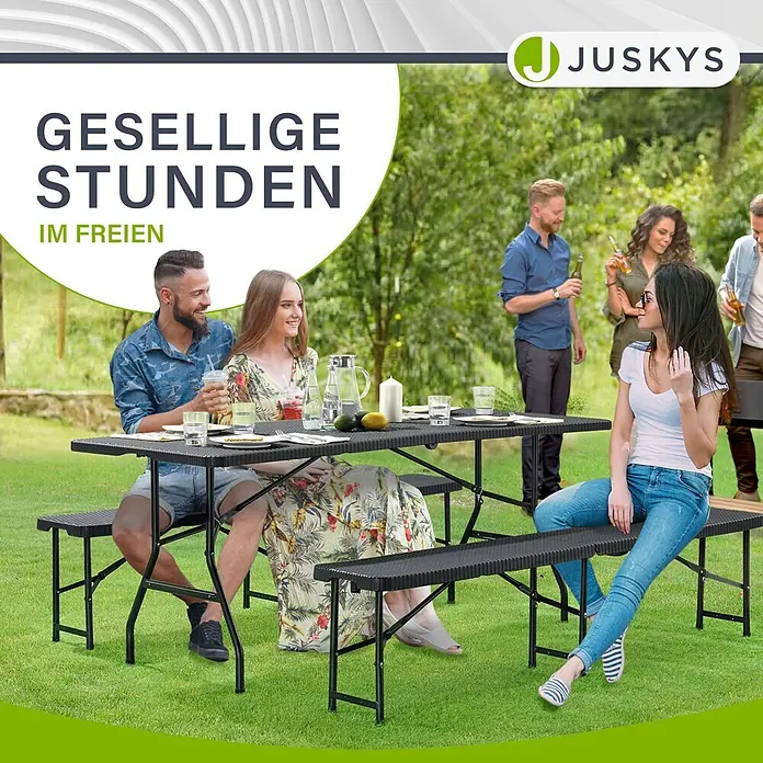 Juskys Gartenbank Bierzeltgarnitur - B x T x H: 74 x 180 x 74 cm, Schwarz - Schwarzes Klapptisch- und Bankset, draußen von Personen bei einem geselligen Beisammensein verwendet.