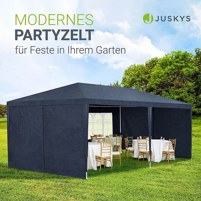 Juskys Partyzelt Gartenzelt - B x T: 300 x 600 cm, Farbe Dach: Blau - Modernes, dunkelgraues Partyzelt, aufgestellt in einem Garten mit Tischen und Stühlen darin.