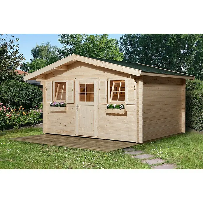 Weka Gartenhaus Weekendhaus 138 - Außenmaß inkl. Dachüberstand (B x T): 450 x 370 cm, Holz, Natur, 11,4 m² - Ansicht eines Holzgartenhauses mit Blumenkästen unter den Fenstern, das auf einer Holzterrasse steht.