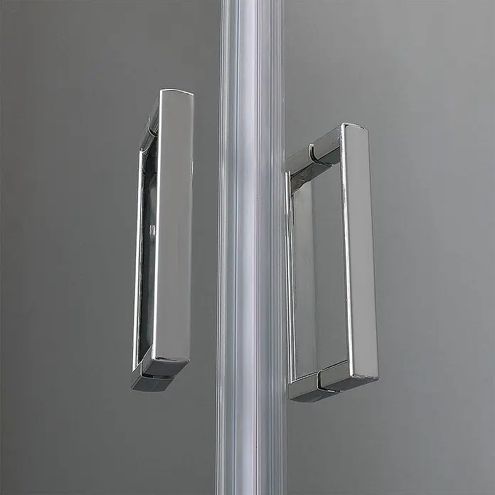 Kiamami Valentina Runddusche - 90 x 90 x 185 cm, Transparent - Zwei polierte Chrom-Duschkabinentürgriffe an einer klaren Glasplatte.